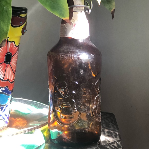 🌺VINTAGE FISHER EMBOSSED AMBER GLASS BOTTLE - Picture 2 of 10